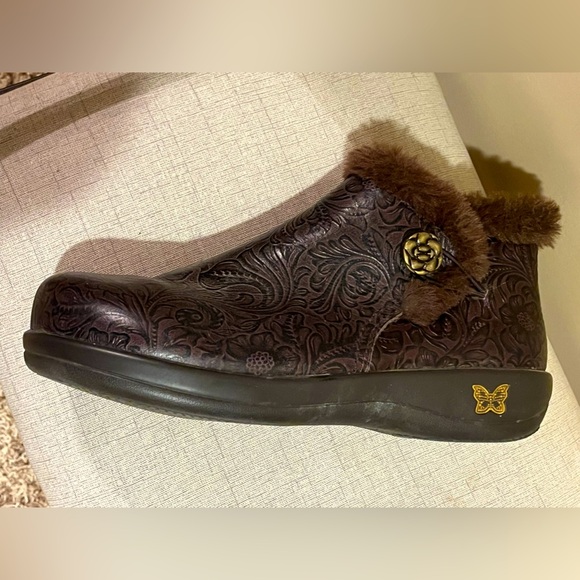ALEGRIA Brown "Meri" Tooled
Leather Ankle Boots Sz 41 - Picture 1 of 7